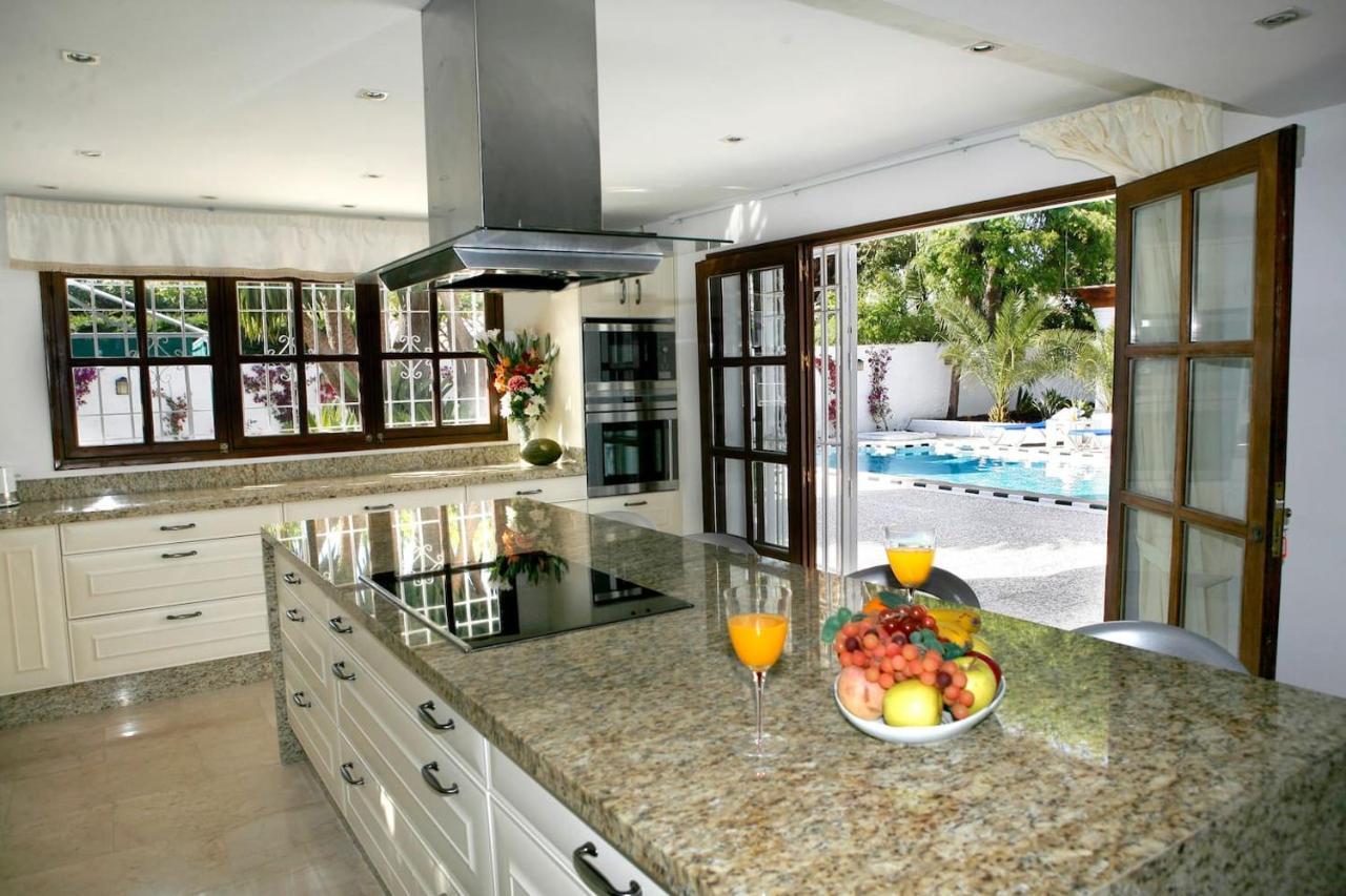 Exclusive Villa Las Palmeras Puerto Banus With Heated Private Swimming Pool, Marbella, Spain Kültér fotó