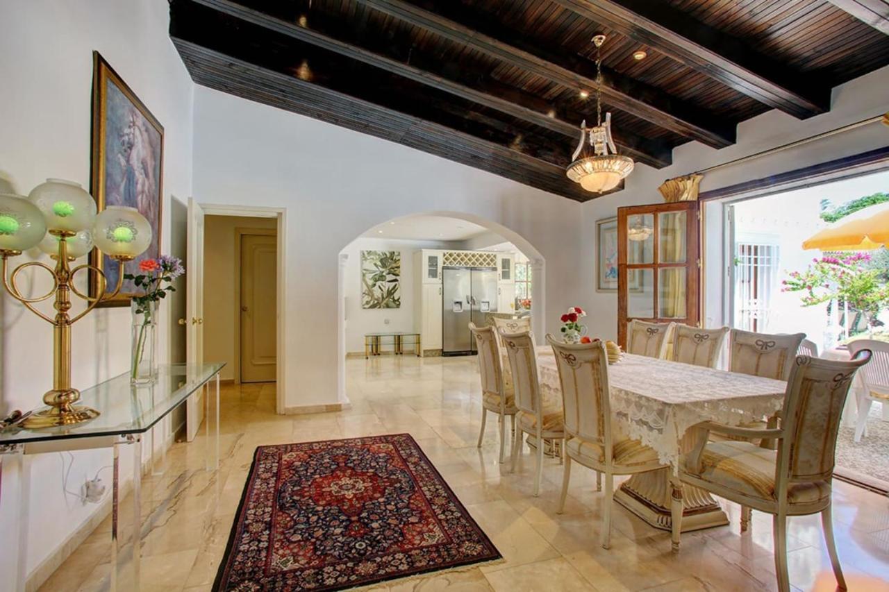 Exclusive Villa Las Palmeras Puerto Banus With Heated Private Swimming Pool, Marbella, Spain Kültér fotó