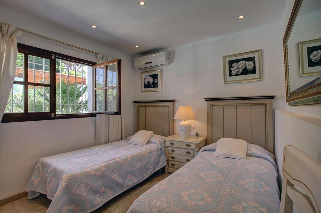 Exclusive Villa Las Palmeras Puerto Banus With Heated Private Swimming Pool, Marbella, Spain Kültér fotó