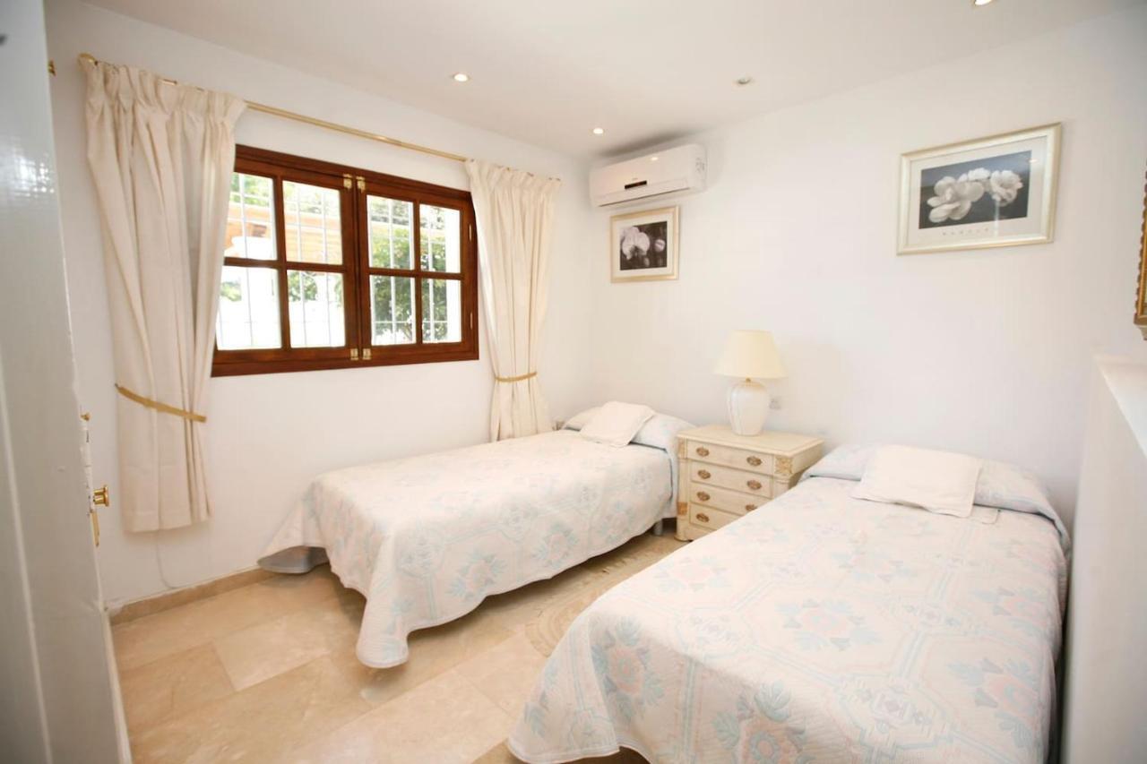 Exclusive Villa Las Palmeras Puerto Banus With Heated Private Swimming Pool, Marbella, Spain Kültér fotó