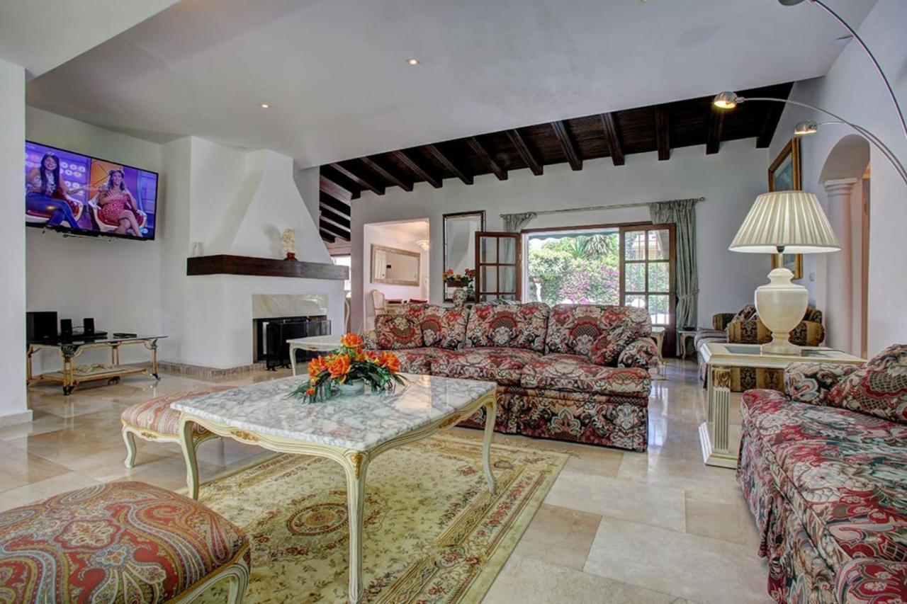 Exclusive Villa Las Palmeras Puerto Banus With Heated Private Swimming Pool, Marbella, Spain Kültér fotó