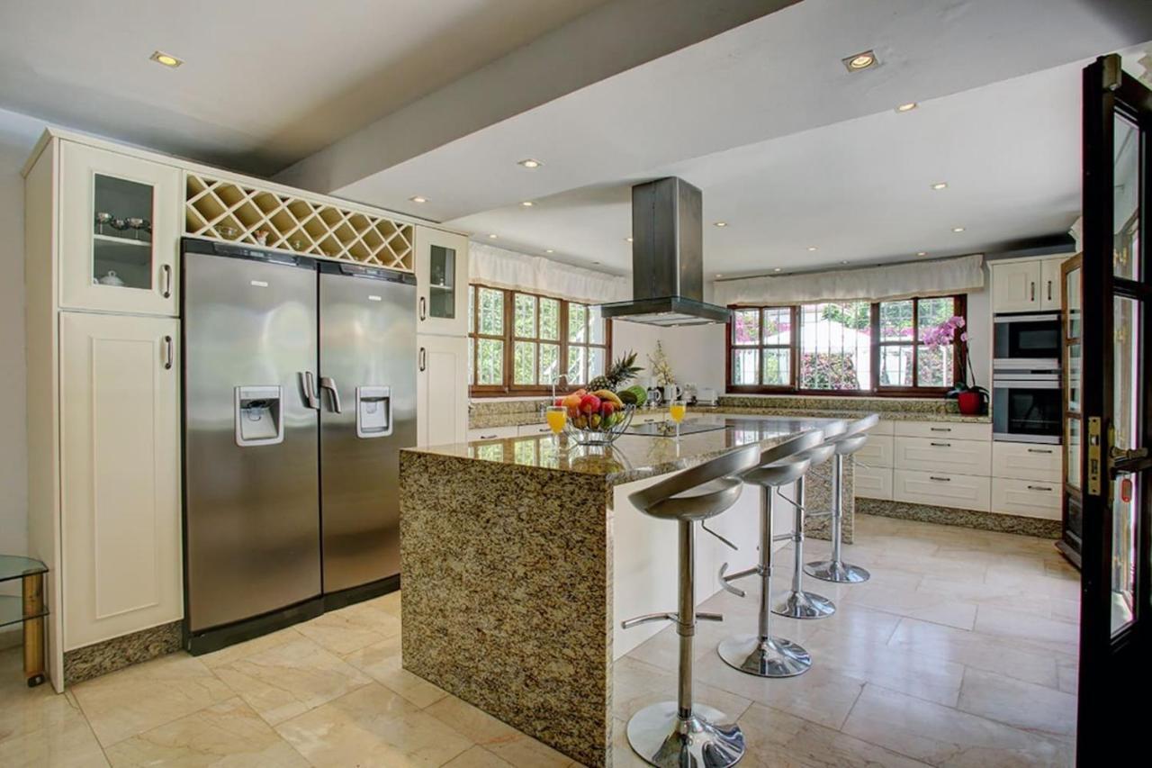 Exclusive Villa Las Palmeras Puerto Banus With Heated Private Swimming Pool, Marbella, Spain Kültér fotó