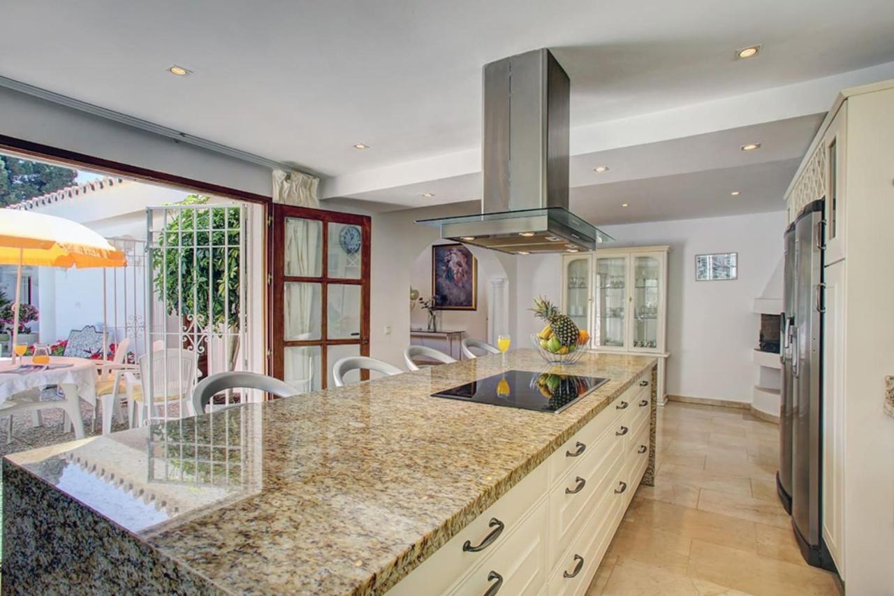 Exclusive Villa Las Palmeras Puerto Banus With Heated Private Swimming Pool, Marbella, Spain Kültér fotó